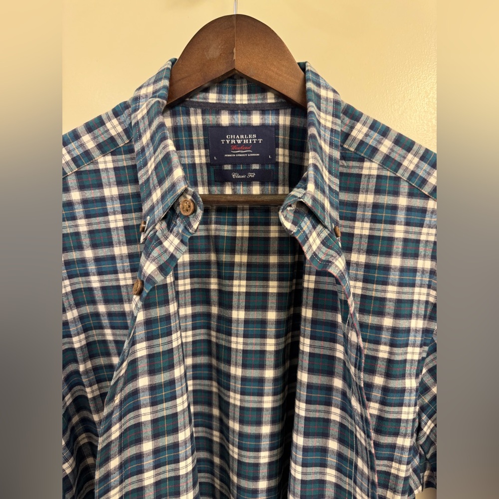 Charles Tyrwhitt Men's Classic Fit Button-Down Shirt. 100% Cotton. Size Large - Picture 8 of 11